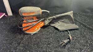 lot 4 image: BLACKDECKER Orbital Sander with Dust Bag