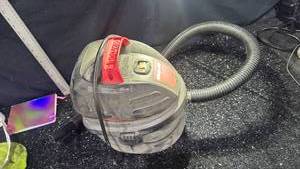 lot 8 image: Shop-Vac L250 120V 60Hz 8A Wet Dry Vacuum