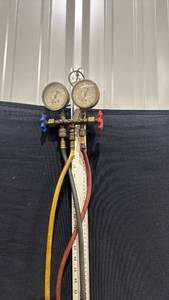 lot 29 image: Dual Gauge Refrigerant Manifold Set with Hoses and Clock