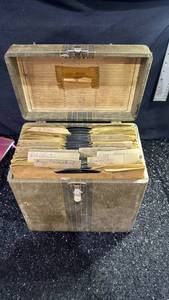 lot 38 image: Vinyl Records Storage Case with 78 RPM Records and Index