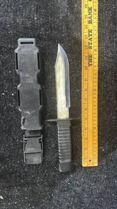 lot 50 image: Fixed Blade Knife Stainless Steel Blade Black Handle with Sheath