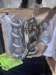 lot 56 image: Exhaust Header Manifold Set with Gaskets Flanges