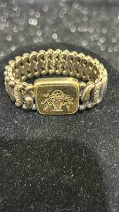 lot 71 image: Vintage Pitmann & Keeler American Queen Bracelet with Engraved Clasp and Scalloped Link Band