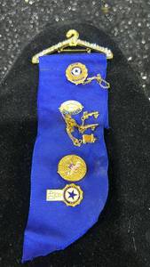 lot 72 image: Masonic Past President Jewel Blue Ribbon Gold Medals Hanger