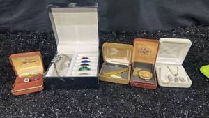 lot 79 image: Jewelry Lot