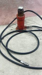 lot 80 image: Hydraulic Jack with Hose