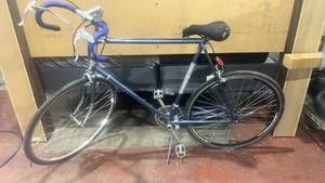 lot 83 image: Fuji Road Bike Blue Frame Drop Bar Bicycle