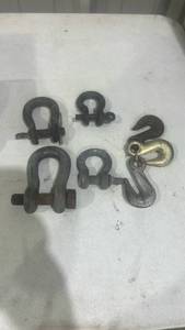 lot 87 image: Lot of 5 Assorted Shackles and Hooks