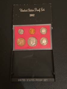 lot 207 image: 1982 US Proof Uncirculated coin set