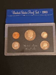 lot 209 image: 1983 US Proof Uncirculated coin set