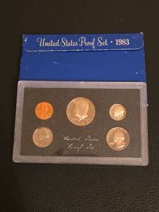 lot 210 image: 1983 US Proof Uncirculated coin set