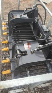 lot 218 image: LandHonor Rock Grapple Bucket RGB-11-72W 770 lbs 3000 psi