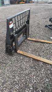 lot 221 image: CAT Pallet Fork Attachment