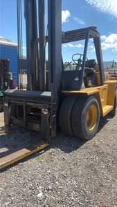 lot 232 image: CAT Towmotor V180 Forklift 19,000 lbs Capacity