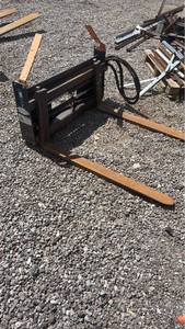 lot 239 image: Skid Steer Pallet Fork Attachment with Hydraulic shift