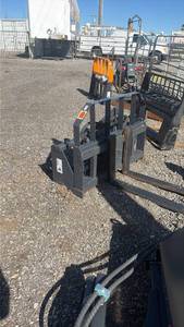 lot 246 image: Arteer RPT-42L Pallet Forks 3000 lbs Capacity 672 lbs