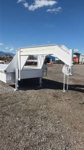 lot 253 image: Tandem dual flatbed 34 ft