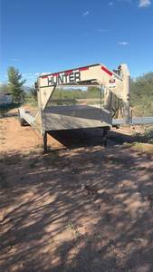 lot 254 image: Hunter trailer 29 ft long gooseneck