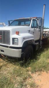 lot 282 image: GMC rollback Truck