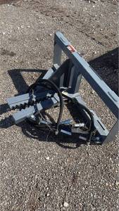 lot 404 image: Skid Steer Quick-Attach Pallet Forks with Grapple Bucket Attachment