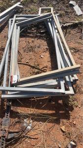 lot 412 image: Metal Tube Frame Panels and Sections Lot