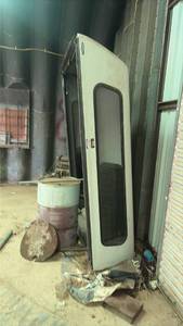 lot 432 image: Pickup Truck Camper Shell Topper with Side Windows and Carpeted Interior
