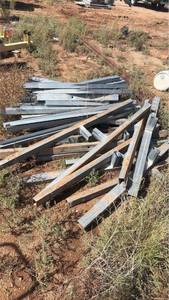 lot 433 image: Lot of Metal Structural Beams