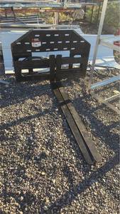 lot 288 image: Adjustable Pallet Forks
