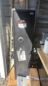 lot 302 image: Winzone Gun Safe G1450BP5 Electronic Lock