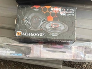 lot 309 image: Alphasonik A926 6.5 3-Way Full Range Speakers 350 Watts and high sedition around bar