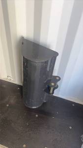 lot 677 image: 24 mini ex bucket