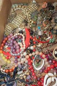 lot 4596 image: Misc. Jewelry