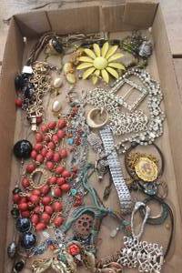 lot 4597 image: Misc. Jewelry