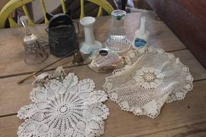 lot 4611 image: Candleholders, Doilies and More