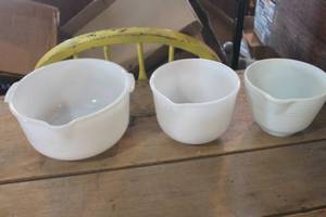 lot 4617 image: Vintage Glasbake Milk Glass Mixing Bowl & More