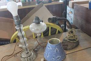lot 4618 image: Vintage Lamp Bases untested & More