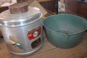 lot 4626 image: Vtg. Featheflite 2 Gallon Jug and More