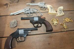 lot 4637 image: Toy Guns and More
