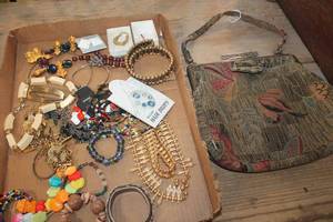lot 4641 image: Misc. Jewelry and Purse