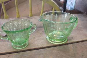 lot 4653 image: Vtg. Uranium Glass Measuring Cup and More