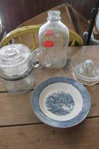 lot 4654 image: Vintage Pyrex Coffee Pot and More