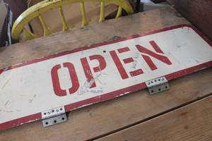 lot 4661 image: Metal 30 x 9 OpenClosed Sign