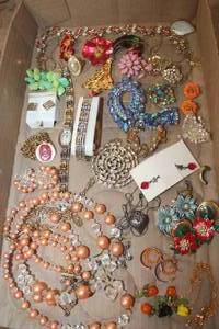 lot 4688 image: Misc. Jewelry