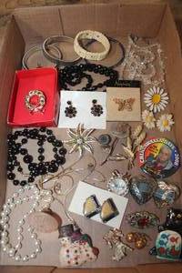 lot 4691 image: Misc. Jewelry