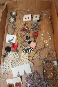 lot 4692 image: Misc. Jewelry & More