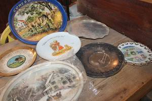 lot 4697 image: Metal Trays and Dcor Plates