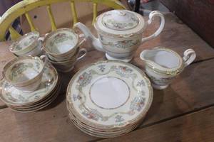 lot 4709 image: Noritake Cups, Saucers and More