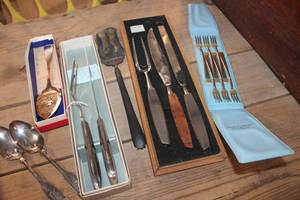 lot 4710 image: Vintage Carving, Serving Utensils & More