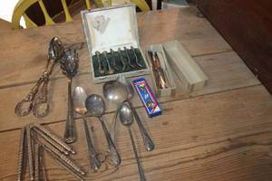 lot 4737 image: Serving Utensils and More