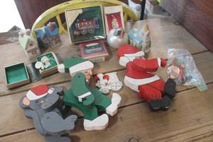 lot 4759 image: IOB Hallmark Ornaments and More